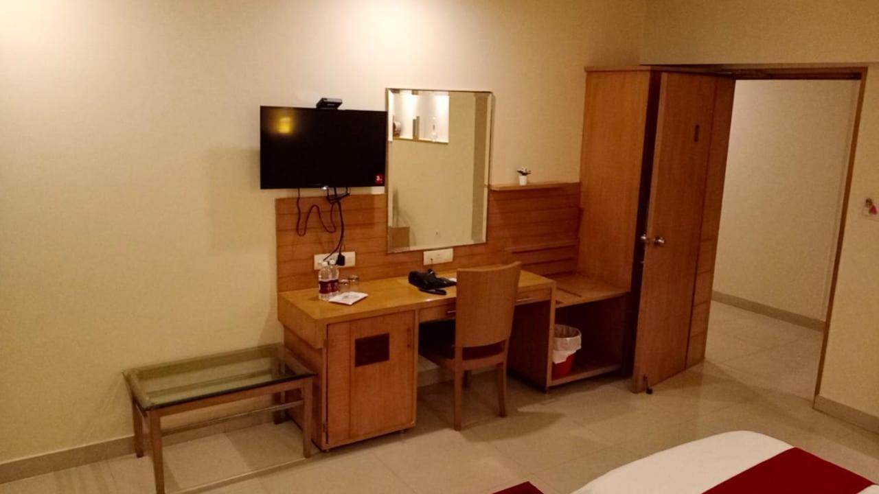 FabHotel A&M Hyderabad Exterior foto