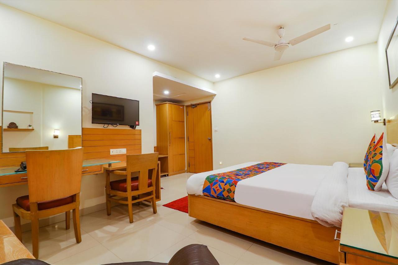FabHotel A&M Hyderabad Exterior foto