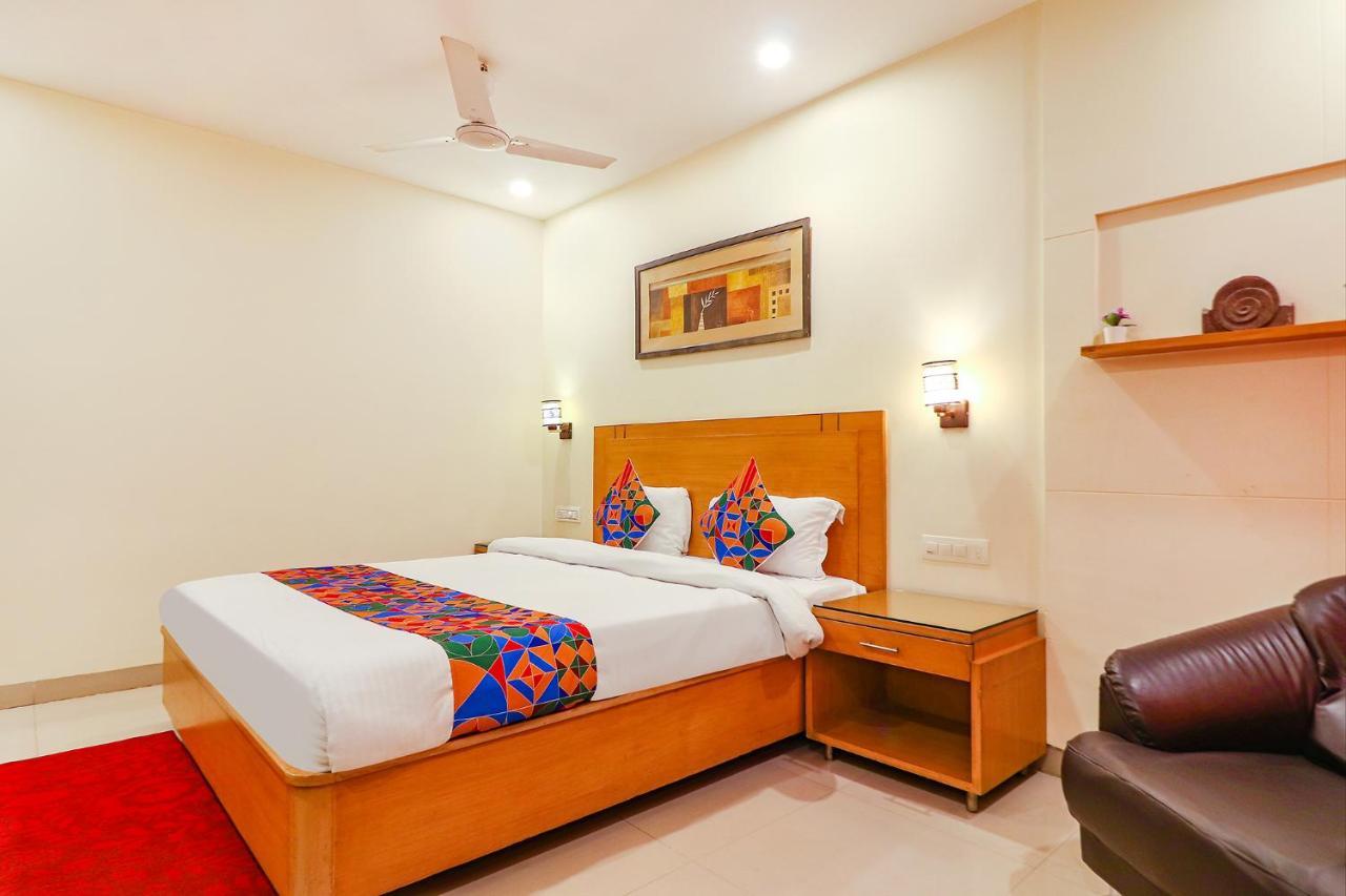 FabHotel A&M Hyderabad Exterior foto